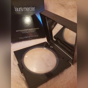 Laura Mercier Matte Radiance Baked Powder Compact